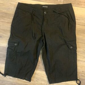 Supply Ladies Black  Cargo Shorts. Size 18